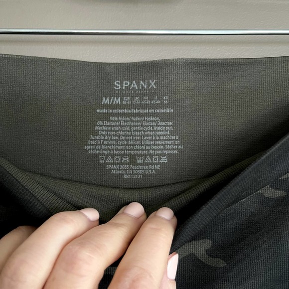 SPANX Look At Me Now Seamless Leggings Green Camo Size Medium High Rise Slimming - Picture 9 of 16